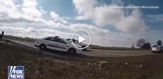 Мужчина украл грузовик с пивом и протаранил полицейскую машину