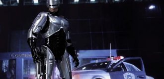 В Детройте установили статую Робокопа (3 фото + 1 видео)