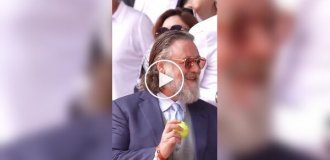 Рассел Кроу поймал теннисный мяч