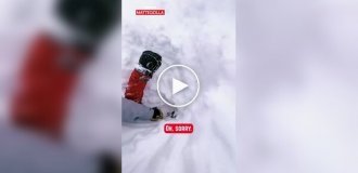 Лыжник заметил торчащую из снега руку и спас человека