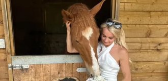 He started to get jealous: in the UK, a woman left her husband for her horse (2 photo)