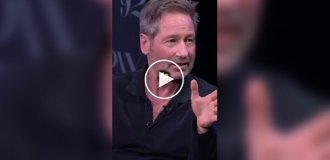 Как Дэвид Духовны впервые встретил Чарли Шина