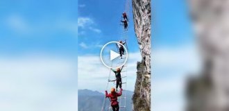 Атракціон для сміливих в Китаї