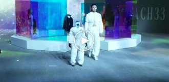 Robots and models together on the same catwalk: a futuristic fashion show in Seoul