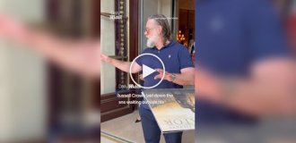 Рассел Кроу жестко осадил фанатов у отеля и спровоцировал скандал в сети