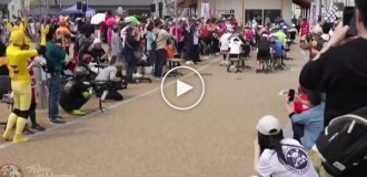 В Японии прошла очередная гонка на стульях