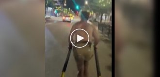 Rickshaw man tried to surprise customers with a trick, but overturned the cart