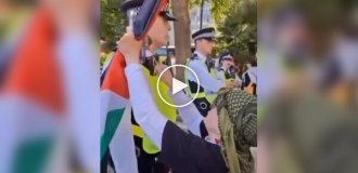 Неожиданный эпизод на протестной акции в Великобритании