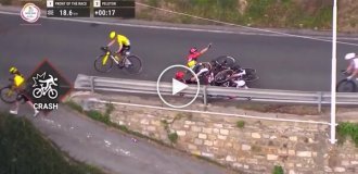 Велосипедистка упала с высоты нескольких метров во время гонки