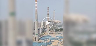Spectacular footage of the demolition of a thermal power plant in China