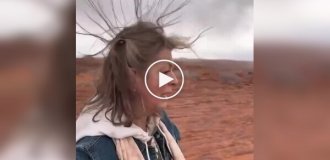 Tourists filmed an unusual phenomenon; an electric current can be heard in the air