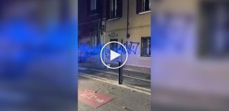 Парень в Италии каждую ночь выходит на улицу, чтобы закрашивать граффити на домах