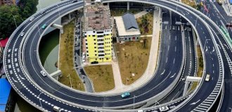 35 памятников упорству людей, которые до последнего отказывались продавать свой дом (12 фото)