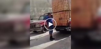 Навалил кирпичей