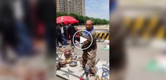Typical Chinese flea market
