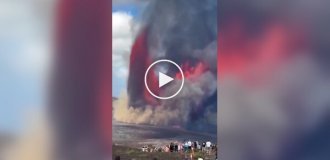 Tourists in Hawaii captured an incredible view of a volcanic eruption