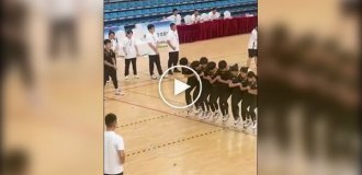 Школьники установили рекорд по прыжкам со скакалкой