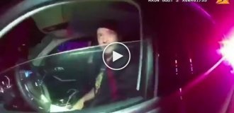 Опубликовано видео задержания Джастина Тимберлейка за вождение в нетрезвом виде