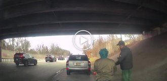 Eleven cars collided in a traffic accident.