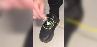 Electrician's shoelaces: a genius replacement using wires and clips