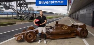 KitKat сделала болид Формулы-1 из шоколада в натуральную величину (1 фото)
