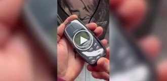 На дворі 2004 рік, все добре, а в тебе Nokia 3310 у чохлі