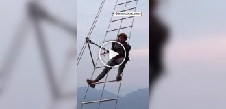 «Лестница в небо» в китайских горах Цисин