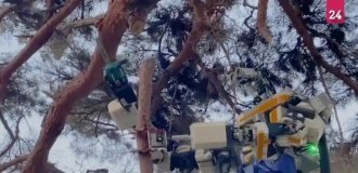 Japan began using giant humanoid robots to repair railways (4 photos + 1 video)