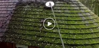 Roof cleaning with an interesting device