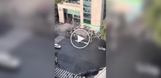 How Asian offices cope with long lines for elevators