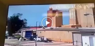 Мощный взрыв на заводе в США