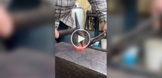 Умелец сделал металлическую вонючку