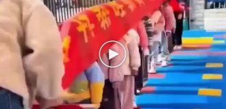 Учителя показали ученикам, что такое статическое электричество