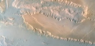 Гигантский "шрам" Марса (1 фото)