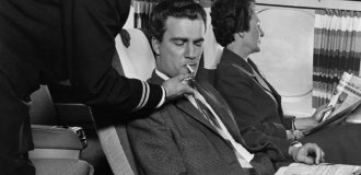 Why did everyone used to smoke cigarettes freely on airplanes, and then it became prohibited? (5 photos)