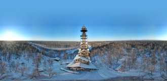 Мужчина построил себе дом высотой с 18-этажку. Зачем? (16 фото)