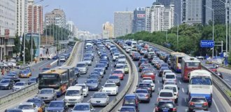 10 самых странных правил дорожного движения в мире (10 фото)