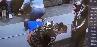 Присела не глядя
