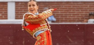 Beauty and the Beast: a rising bullfighting star intends to go down in history (7 photos + 1 video)