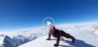 Отжимания на вершине одной из самых опасных гор мира