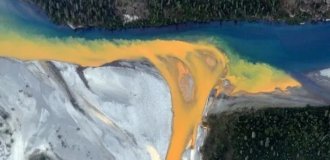 Ecological nightmare. The rivers of Alaska have turned into vats of acid and this can be seen from space (3 photos)