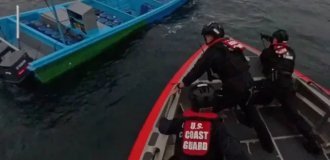 Береговая охрана США перехватила рекордную партию кокаина в Тихом океане (3 фото + 1 видео)