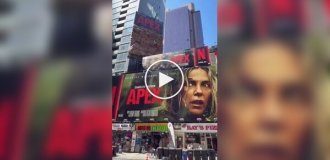 Шарлиз Терон покорила импровизированную «вершину» в центре Нью-Йорка