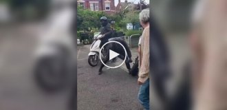 Бабусі зірвали викрадення мотоцикла