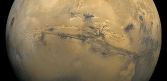 Valles Marineris: How the Solar System's Largest Canyon Formed (4 photos)