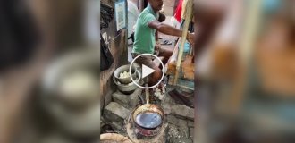 Street breakfast in India: cheap, Delicious and risky