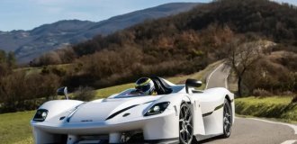 Уникальный одноместный спорткар от Dallara выставят на торги (23 фото)