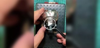 Вьетнамский мастер собирает фигурки из деталей зажигалок
