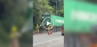 A truck carrying batteries caught fire in Hong Kong and exploded
