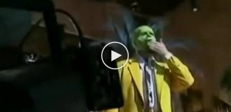 Behind-the-scenes video from the filming of the cult comedy Mask